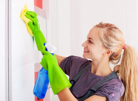 House clearance team working in a Nottinghill residential property